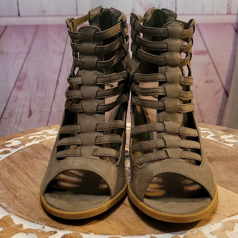 G by Guess Gladiator Stlye Peep-toe Suede Shoes w/Stacked Heel - Taupe - Picture 4 of 12